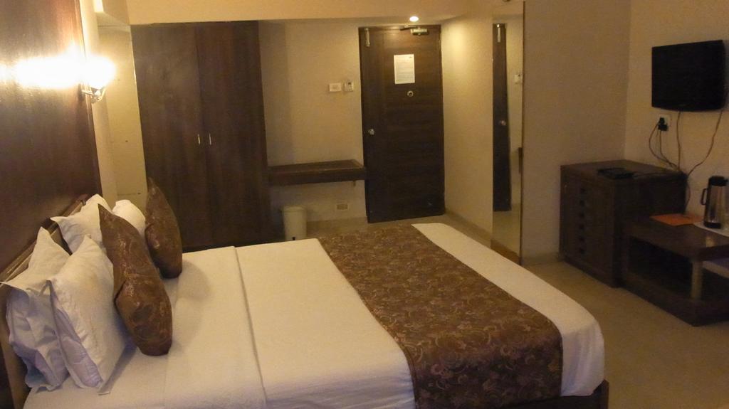 Hotel Eden Ahmedabad Room photo